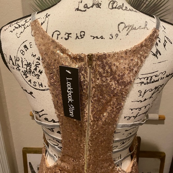 LookBook - Dress - Picture 8 of 11